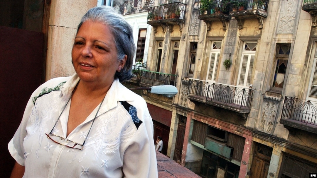 Foto de archivo (07/12/05) de la opositora cubana Marta Beatriz Roque, única mujer encarcelada en el grupo de los 75 en Cuba.
