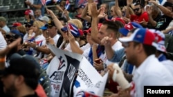 Exiliados cubanoamericanos en una protesta en Miami en abril de 2026.