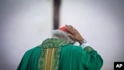El cardenal Leopoldo Brenes en la misa de la Catedral de Managua el 12 de febrero de 2023. El papa Francisco ha expresado tristeza por el acoso del gobierno de Daniel Ortega a los religiosos y a los opositores en Nicaragua, muchos de ellos desterrados (AP Photo/Inti Ocon).