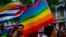 Activistas de la comunidad LGBTIQ en Cuba durante una marcha espontánea contra la homofobia el 11 de mayo de 2019. (AP Photo/Ramon Espinosa)