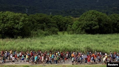 Gracias a Dios por esta caravana y su gente linda dice cubana