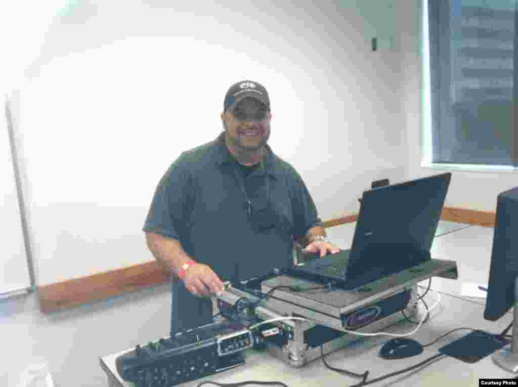 El trabajo de producción en Mi Gente, de Radio Martí