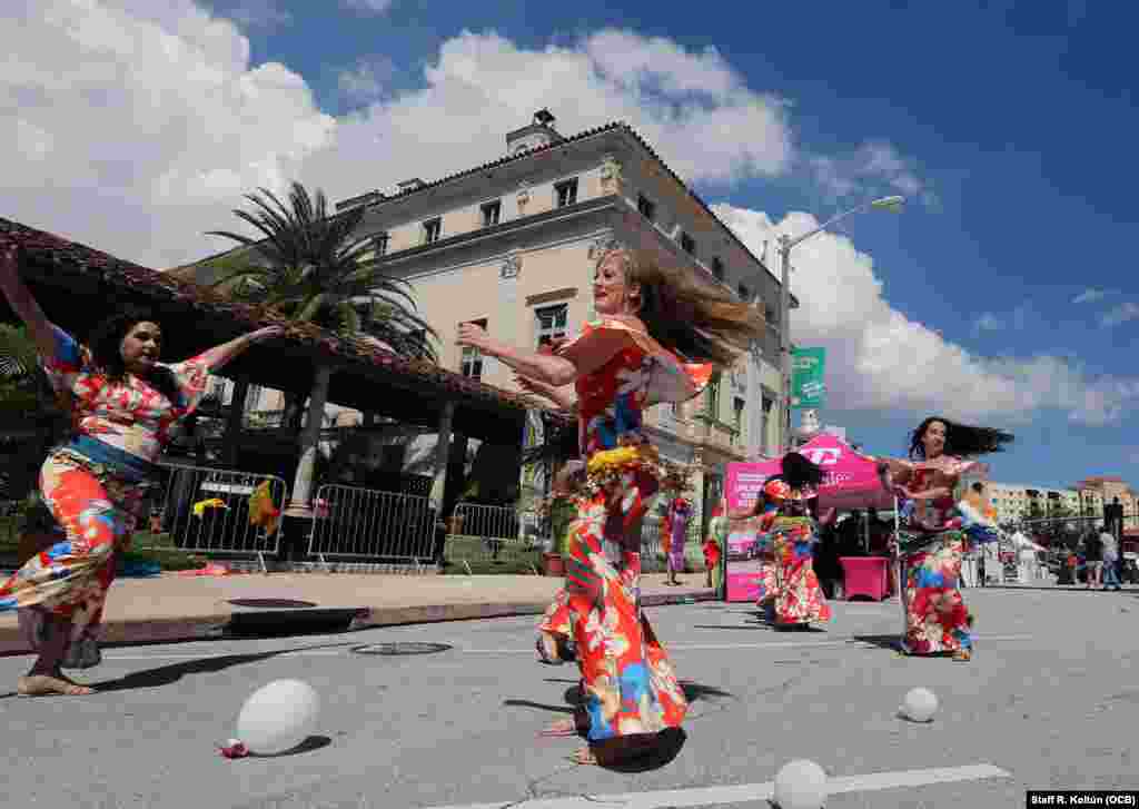 Los asistentes disfrutaron de la actuación del Flamenco Belly Dance y el conjunto danzario Love Doll.