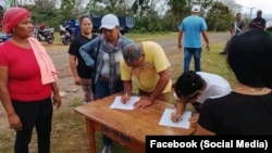 Coacción y firmas obligatorias en Cuba