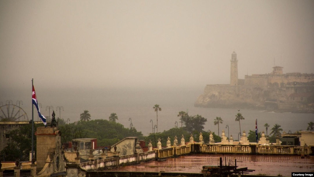 El Morro de La Habana en medio de un intenso aguacero a las 5:15 pm.
