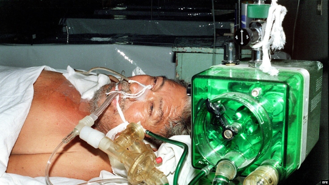 Fotografía de archivo. Un hombre es tratado de cólera en un hospital.ACAN/EFE 