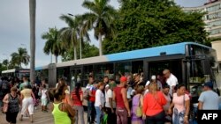 Hoy con Angel Marcelo Rodríguez, Guillermo del Sol, Ricardo Fernández, Lázaro Yuri Valle, Manuel Alejandro León, Teresa Miranda, William Tamayo y María Elena Cruz Varela 