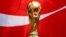 Este es el actual trofeo que se le entrega al campeón de la Copa Mundial, pero no siempre fue así.