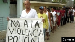 Marcha de opositores por calles de Guantánamo