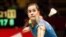 La española Carolina Marín devuelve la pluma a la china Wang Shixian en los campeonatos del mundo de bádminton en Yakarta. Durante la entrega de medallas resonó, por error, el himno de los tiempos de Franco.