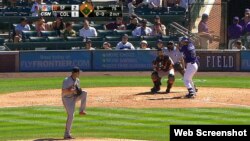 El cubano Nolan Arenado conectó jonrón...