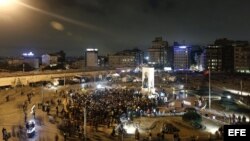 Manifestantes participan en una protesta antigobierno hoy, miércoles 12 de junio de 2013, en el parque Gezi en la Plaza Taksim Estambul (Turquía)