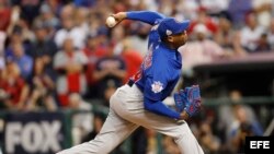 Aroldis Chapman de Cachorros Jake Arrieta lanza ante Indios el martes 1 de noviembre de 2016, durante el juego seis de la Serie Mundial de Béisbol en el Progressive Field en Cleveland