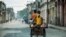 Los 13 nuevos casos de coronavirus en la isla son de cubanos. En la foto, un carretón recorre las calles de La Habana a principios de mayo.