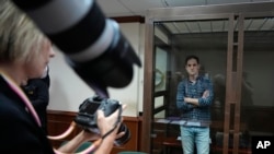 Evan Gershkovich, periodista de EEUU detenido en Rusia, el 18 de abril de 2023. (AP Photo/Alexander Zemlianichenko).