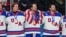 El equipo de hockey de los Estados Unidos tras coronarse campeones olímpicos.