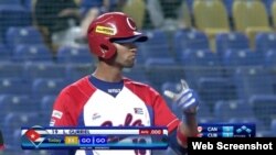 Cuba vs Canadá. Lourdes Gurriel.