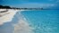 Playa Azul:  Varadero tiene unas aguas prístinas y una fina arena blanca que Punta Cana envidiaría, pero en Dominicana el turismo funciona como un mecanismo de relojería.
