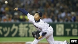 El pitcher abridor japonésTakahiro Norimoto pintó de blanco al equipo de Grandes Ligas durante cinco entradas.