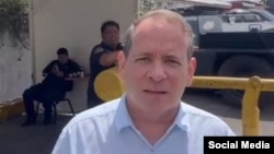 Juan Carlos Guanipa a su salida de prisión. 