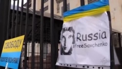 Protesta frente a Embajada de Rusia en Kiev