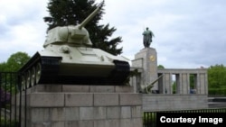 Tanque ruso en parque de Berlín, Alemania. 