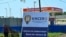 Una gasolinera en construcción en Boca de Jaruco, Mayabeque. Según el nuevo decreto, las gasolineras podrán ser gestionadas por el sector privado. 