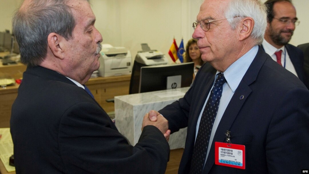 El ministro de Asuntos Exteriores Josep Borrell y el viceministro de Relaciones Exteriores de Cuba Abelardo Moreno, durante la reunión UE-CELAC.