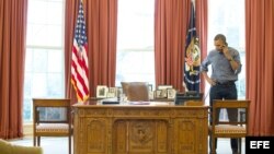 US President Barack Obama talks with Russian President Vladimir Putin on the phone