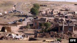 Vista general de de la aldea Amir-Ali Kandi, severamente afectada por un sismo, el 12 de agosto de 2012, en Irán. 