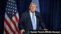 El presidente Donald Trump en Mar-a-Lago, Palm Beach, Florida, el 28 de diciembre de 2005. (Foto oficial de la Casa Blanca por Daniel Torok)