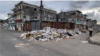 Basura acumulada en una calle en Lawton, La Habana