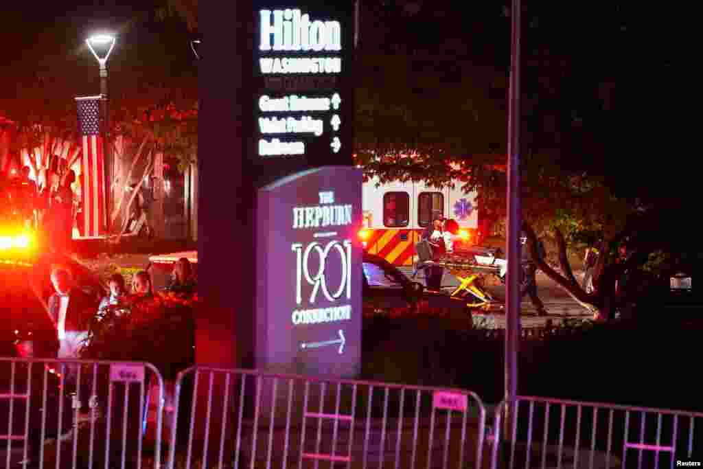 Una ambulancia frente al hotel Washington Hilton, donde tenía lugar la cena de corresponsales de la Casa Blanca. 