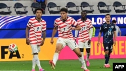 Giovanni Reyna anotó el cuarto gol en la victoria de Estados Unidos 4-1 sobre Paraguay, durante el debut de ambos en el Grupo D del Mundial en Los Ángeles.