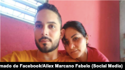 Angel Jesús Véliz y su madre Ailex Marcano. Tomado de Facebook/Ailex Marcano Fabelo