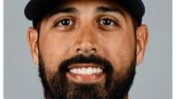 Gio Gonzalez debutó de nuevo con los Cerveceros de Milwaukee lanzando 5 entradas