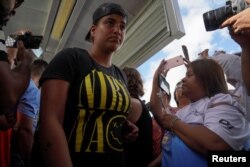 Daniela en camino a entrevistarse con las autoridades fronterizas de EEUU. REUTERS/Veronica G. Cardenas