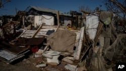 Una casa en La Coloma, Pinar del Río, derribada por el huracán Ian en octubre de 2022. (AP/Ramón Espinosa).