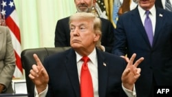 El presidente Donald Trump habla antes de firmar una proclamación en el Despacho Oval de la Casa Blanca en Washington, DC, el 11 de junio de 2026.