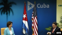 Canciller cubano recibe a Nancy Pelosi