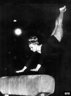 Vera Caslavaska fue campeona olímpica en Tokio 1966 con tres medallas de oro.