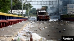 Un camión que trasnportaba ayuda humanitaria a Venezuela fue quemado en el Puente Internacional Francisco de Paula en Santander.