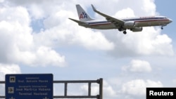 Avión de American Airlines aterrizando en Cuba