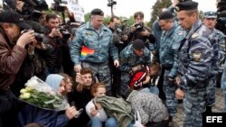 Policía rusa reprime con violencia marcha gay. Archivo.
