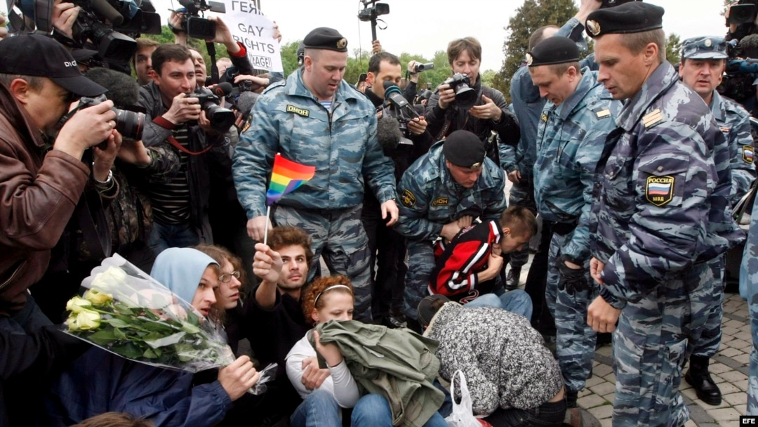 Policía rusa reprime con violencia marcha gay. Archivo.