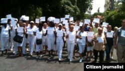 Reporta Cuba: Damas de Blanco y activistas en La Habana durante una marcha dominical. Foto: Ángel Moya. Archivo.