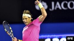 Rafael Nadal celebra tras vencer al israelí Dudi Sela tras su partido de tercera ronda del Abierto de Australia de tenis disputado el viernes 23 de enero de 2015 en Melbourne. 