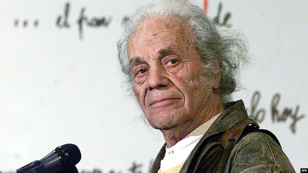  Fotografía del 8 de agosto de 2001 que muestra al poeta chileno Nicanor Parra. ,
