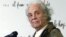  Fotografía del 8 de agosto de 2001 que muestra al poeta chileno Nicanor Parra. ,