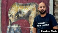 Grafitero cubano Yulier Rodríguez Pérez, detenido y amenzado por la policía política en La Habana, Cuba.